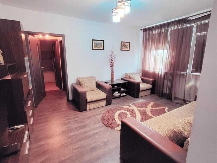 Apartament cu 2 camere semidecomandat, mobilat în Central