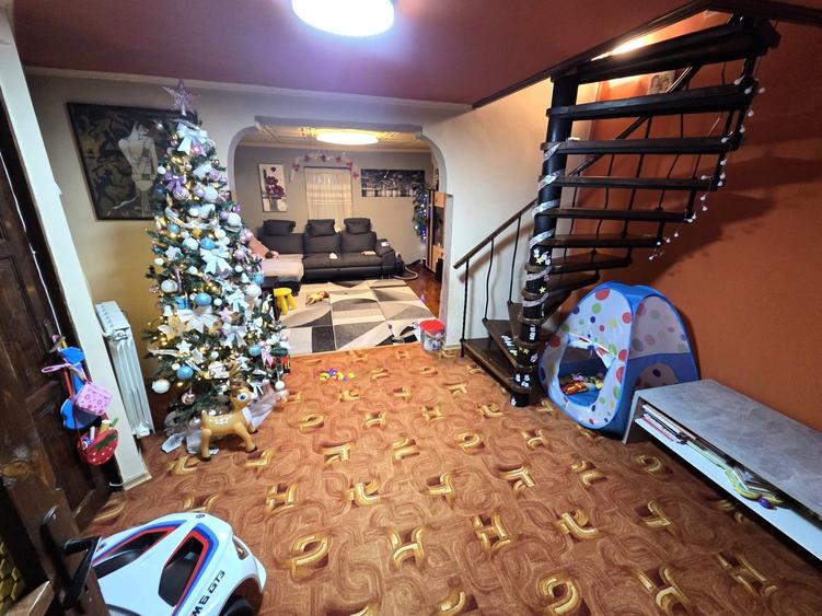 Casă cu 4 camere cu Piscina în Pantelimon