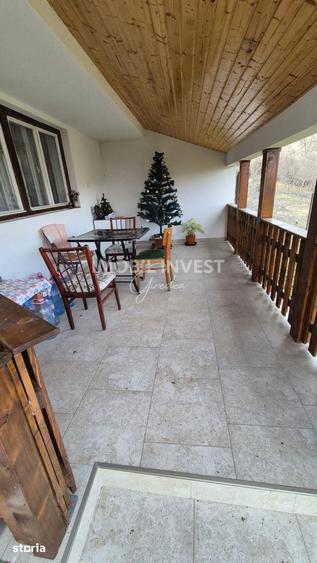 Casă cu 5 camere cu Teren 2300 Mp în Central