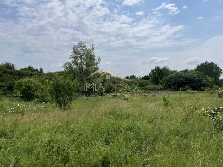 Teren Construcții intravilan de 1439 mp, în Crețești