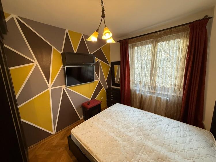 Apartament cu 3 camere semidecomandat, mobilat în Romană