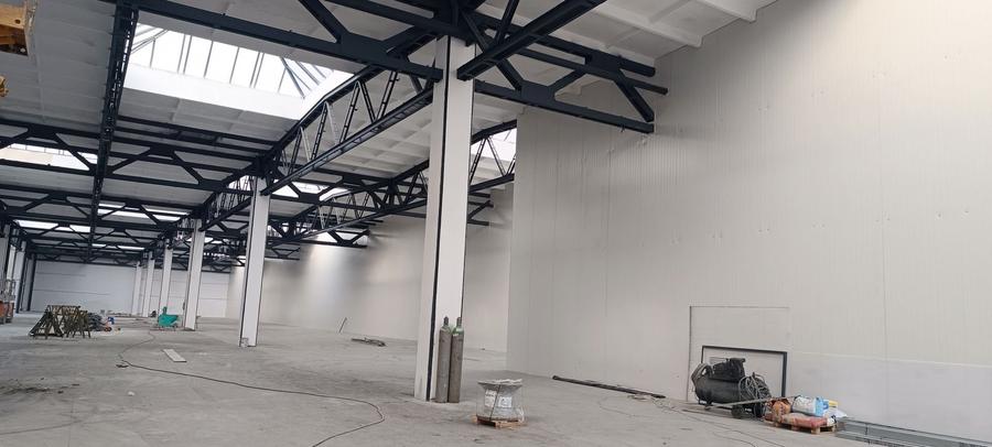 Spațiu industrial, de 2,600 mp, în Astra