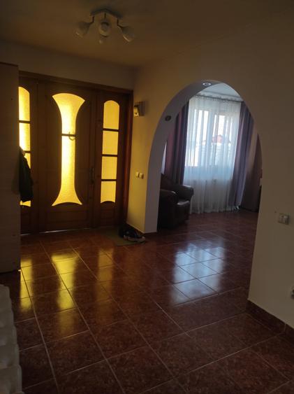 Casă individuală cu 4 camere cu Canalizare în Central