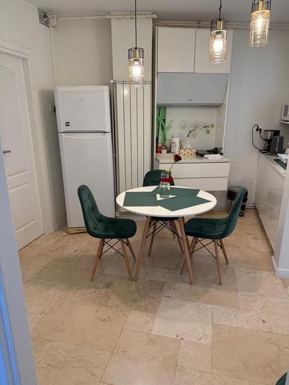 Apartament cu 2 camere decomandat, mobilat în P-ța Romană