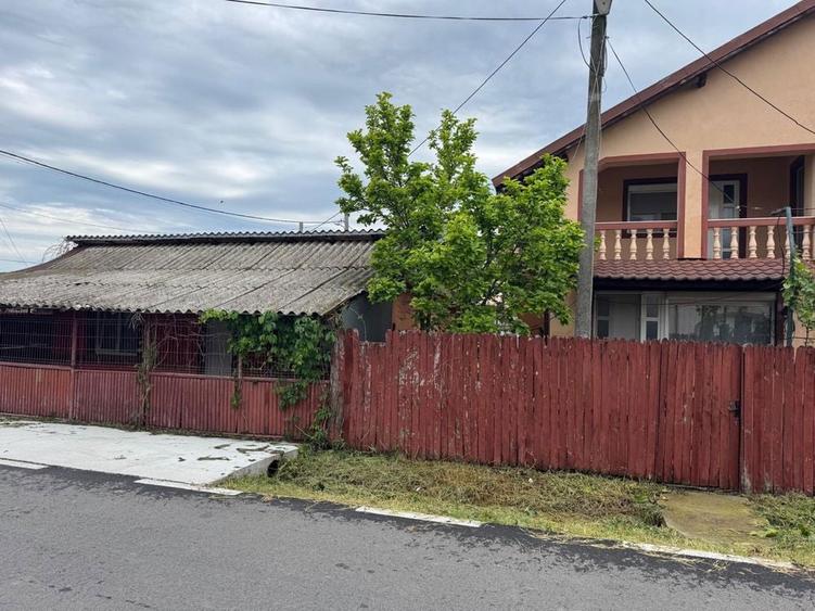 Casă cu 4 camere în Izvoru