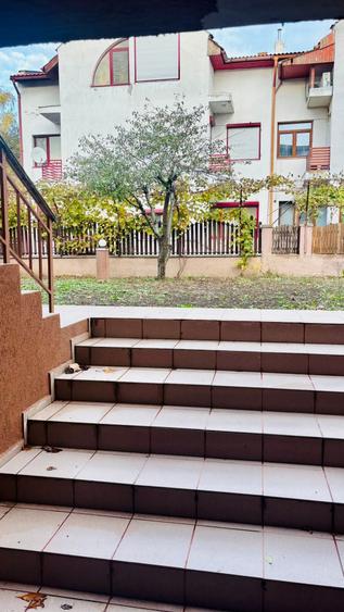 Duplex cu 5 camere cu Canalizare în Exterior Sud