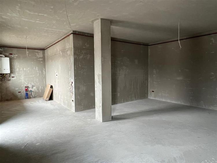 Penthouse cu 3 camere semidecomandat în Orașul Vechi