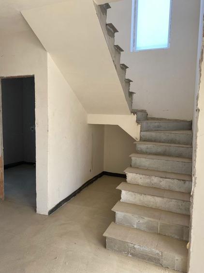 Casă cu 4 camere în Ghimbav Livadă