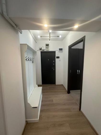 Apartament cu 4 camere decomandat, mobilat în Dacia