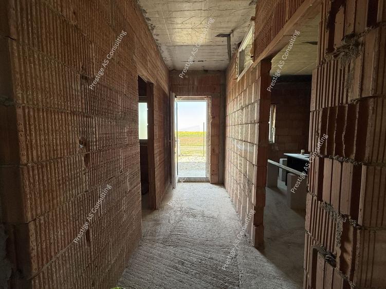 Duplex cu 4 camere cu Canalizare în Sânandrei