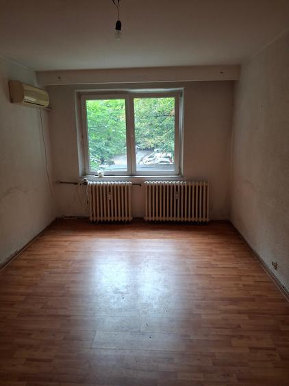 Apartament cu 2 camere decomandat în Crângași