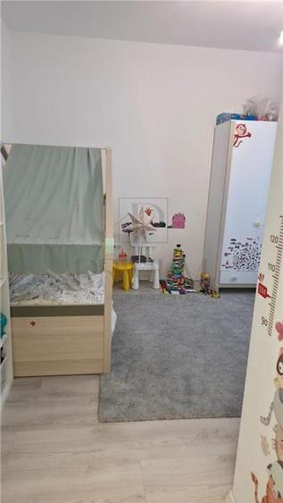 Apartament cu 4 camere decomandat, mobilat în Dumbrăvița