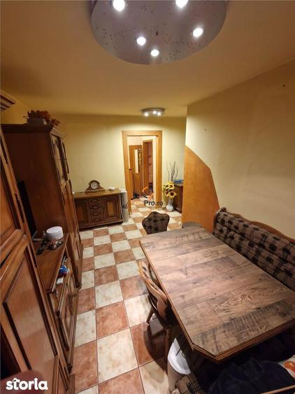 Apartament cu 4 camere decomandat în Circumvalațiunii
