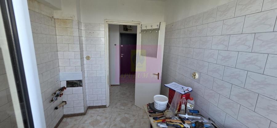 Apartament cu 3 camere semidecomandat în Cablul Românesc
