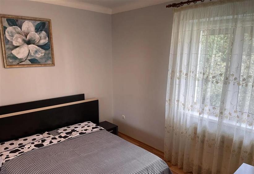 Apartament cu 2 camere semidecomandat, mobilat în Tractorul