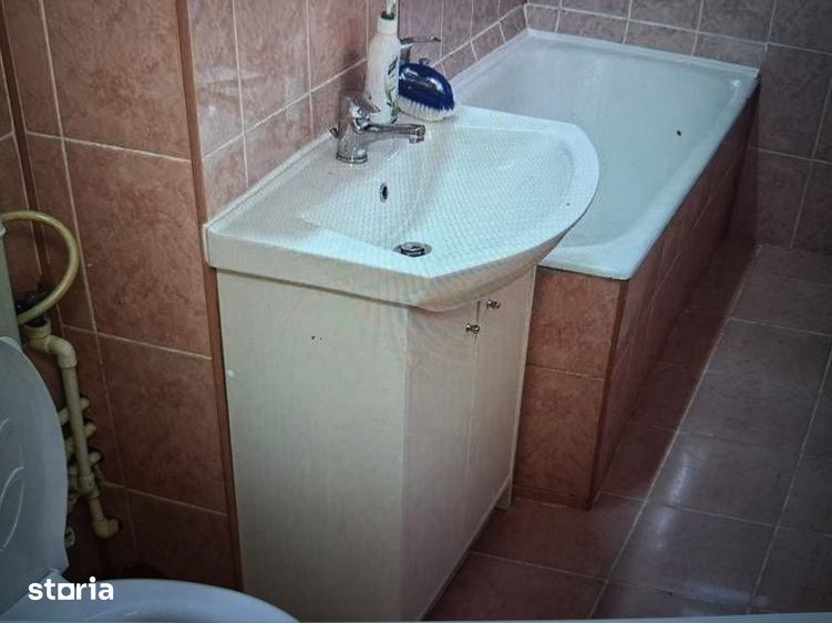 Garsonieră decomandată în Tei