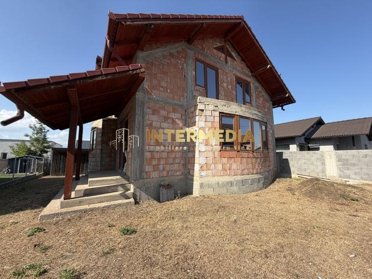 Casă individuală cu 4 camere cu Teren 388 Mp în Cetate