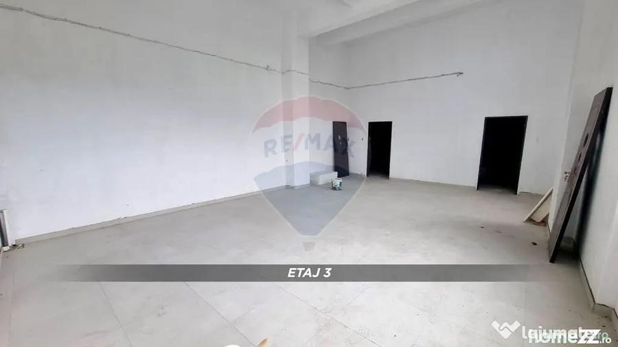 Spațiu comercial, de 600 mp, în Central