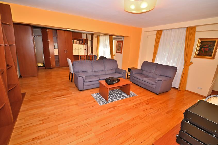 Apartament cu 4 camere semidecomandat în Aviației