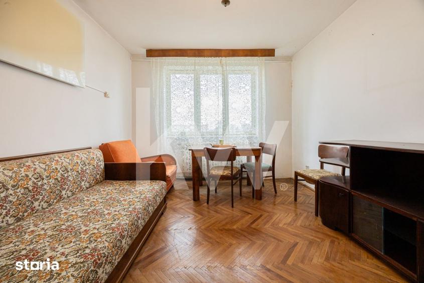 Apartament cu 4 camere semidecomandat în Astra