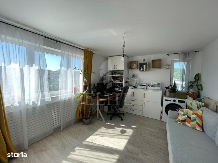 Apartament cu 3 camere semidecomandat în Dâmbul Rotund