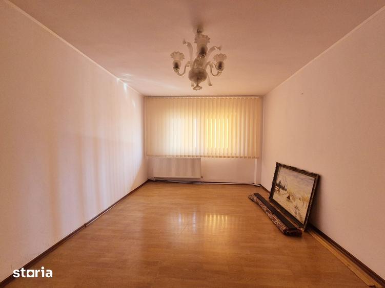 Apartament cu 3 camere decomandat în 1 Mai