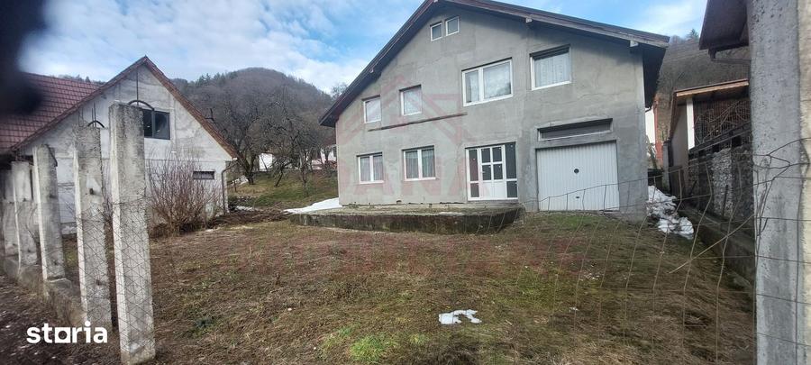 Casă cu 4 camere decomandat cu Teren 563 Mp în Rusca