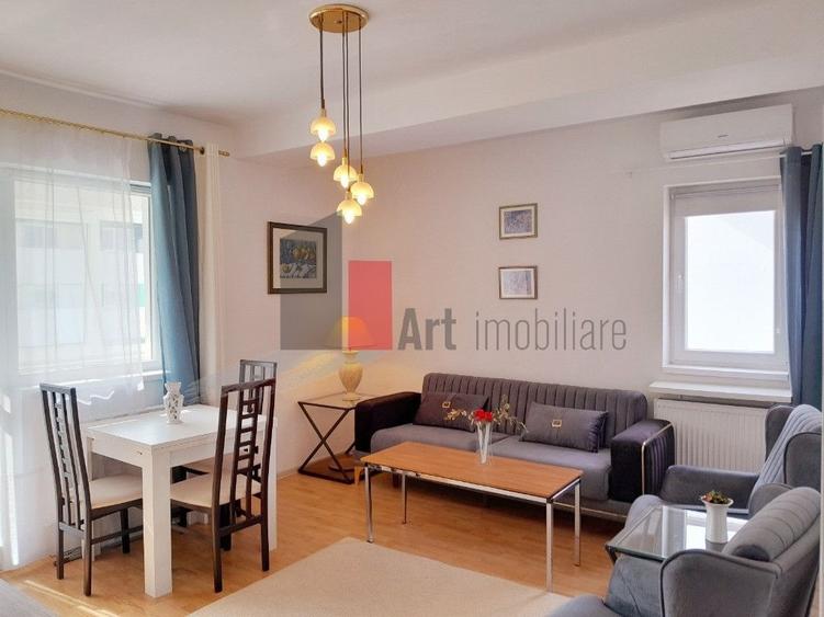 Apartament cu 3 camere decomandat în Roșu