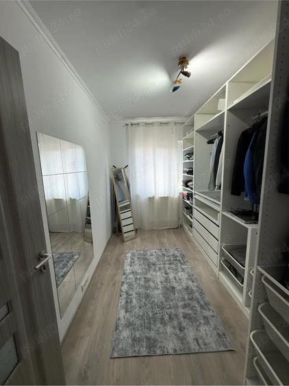 Apartament cu 3 camere decomandat în Lipovei