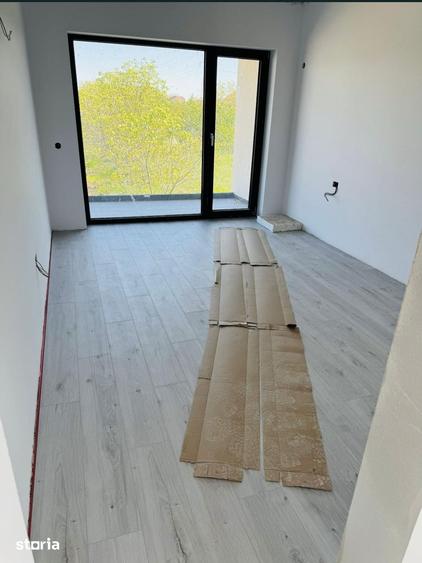 Casă cu 4 camere cu Teren 400 Mp în Exterior Vest