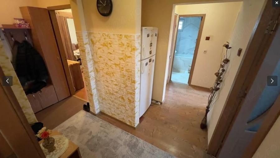 Apartament cu 3 camere decomandat în Petros
