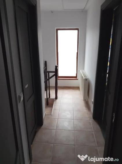 Casă cu 3 camere în Central