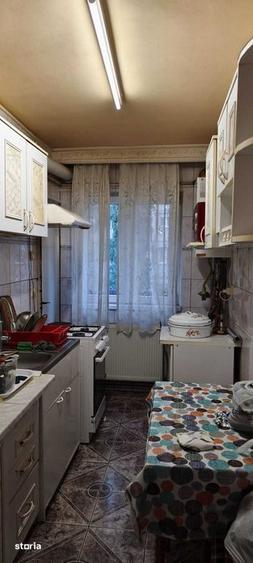 Apartament cu 4 camere decomandat în Vasile Aaron