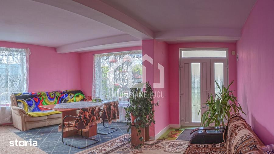 Casă cu 5 camere cu Teren 1974 Mp în Jucu