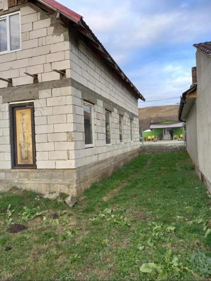 Casă individuală cu 3 camere cu Canalizare în Exterior Vest