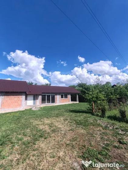 Casă cu 3 camere cu Teren 900 Mp în Bușag