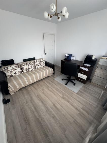 Apartament cu 3 camere decomandat în Florești