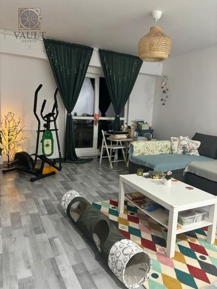 Apartament cu 3 camere semidecomandat, mobilat în Mogoșoaia