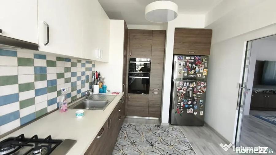 Apartament cu 4 camere decomandat în Est