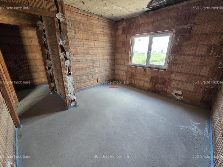 Duplex cu 5 camere cu Canalizare în Moșnița Nouă