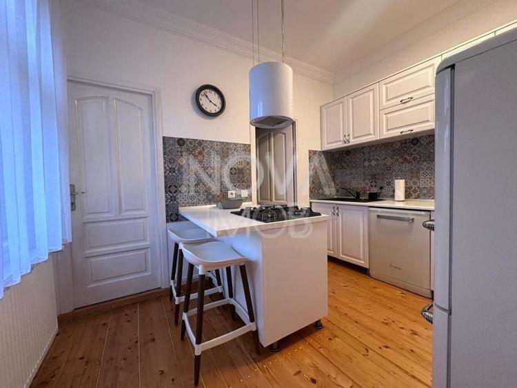 Apartament cu 3 camere semidecomandat, mobilat în Ultracentral