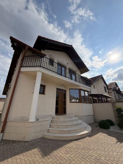 Casă cu 4 camere în Tineretului