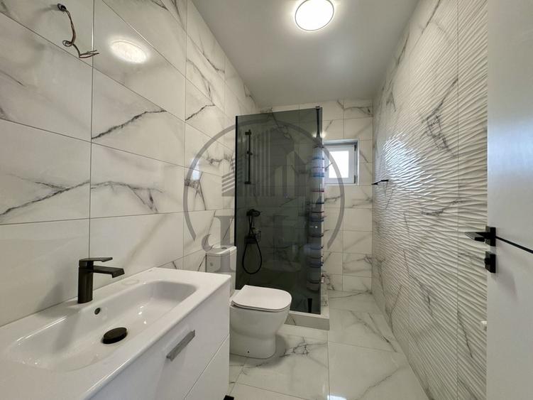 Casă individuală cu 5 camere cu Canalizare în Est