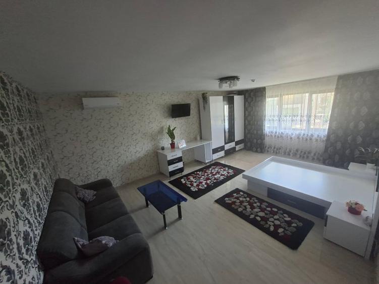 Casă individuală cu 5 camere cu Teren 722 Mp în Central