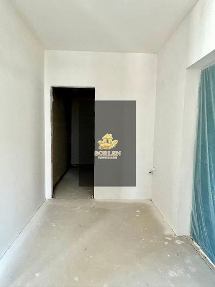 Apartament cu 3 camere semidecomandat în Florești