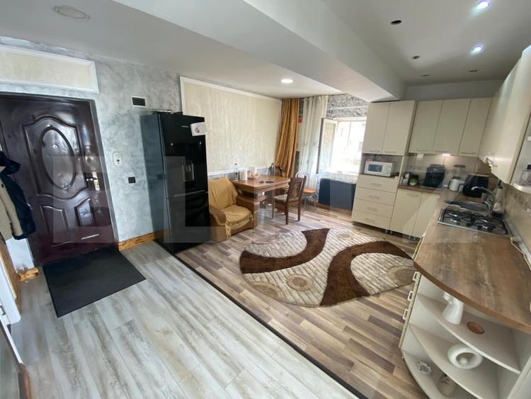 Apartament cu 3 camere semidecomandat, mobilat în Baciu