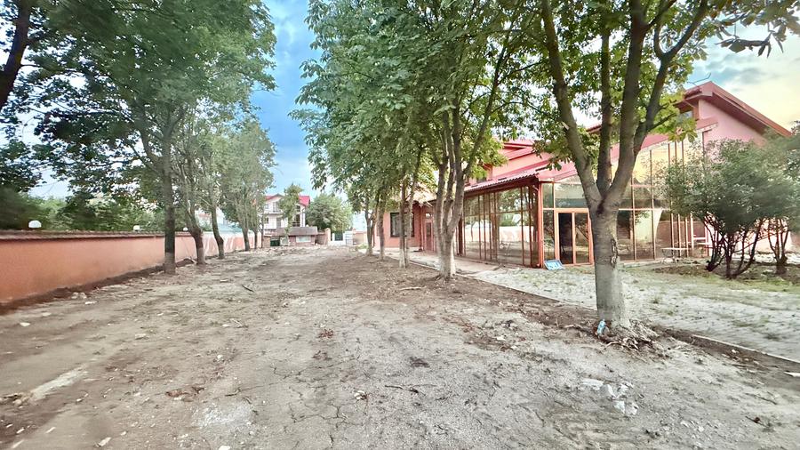 Casă individuală cu 10 camere cu Teren 2500 Mp în Pipera