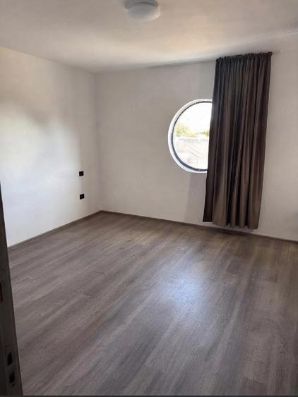 Casă cu 5 camere cu Teren 400 Mp în Izvoare (Dumbrava Roșie)