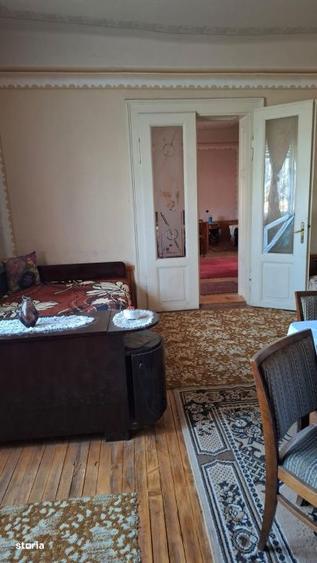 Casă cu 3 camere cu Teren 3600 Mp în Central