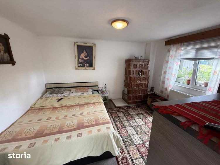 Casă cu 4 camere cu Teren 1390 Mp în Voinești